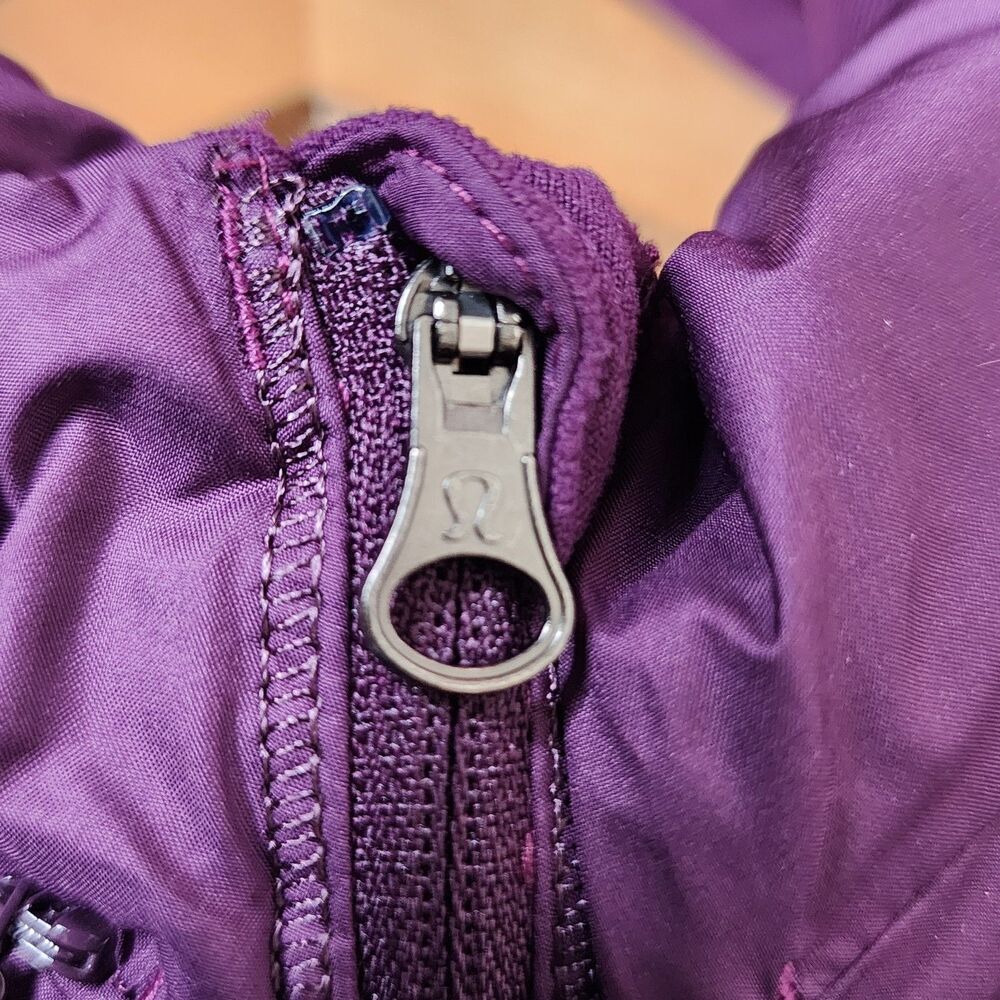 Lululemon Rush Hour Jacket Womens 6 Magenta Purple Athletic Running Jog Gym - Picture 9 of 16
